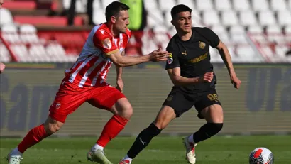 Timi Maks Elšnik (Crvena zvezda) i Vanja Dragojević (Partizan)